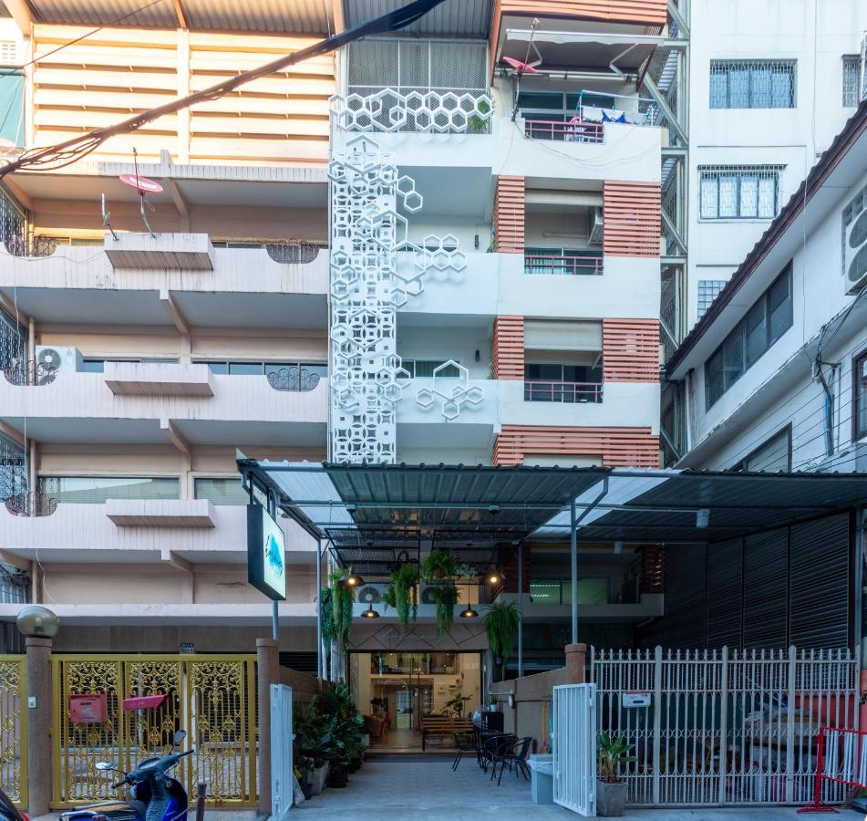 Harmony Silom Apartment Bangkok Exterior photo