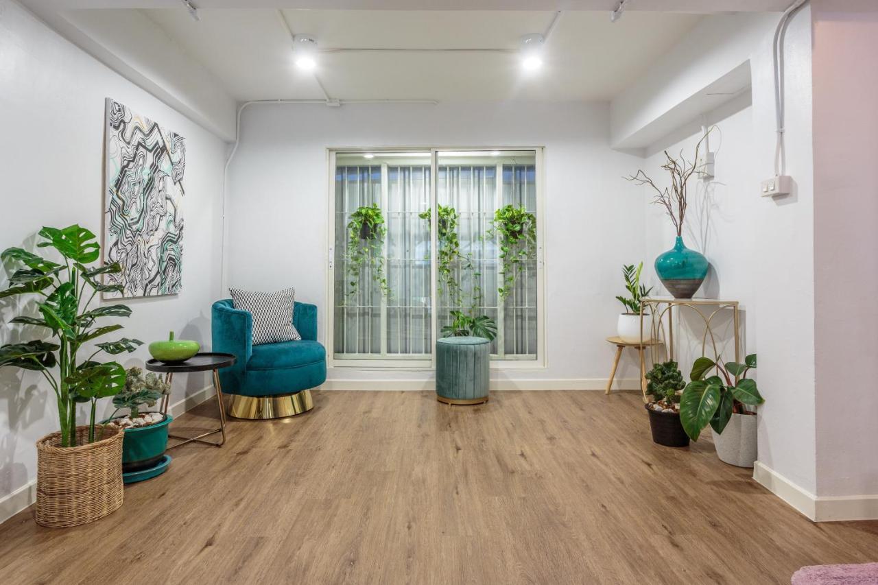 Harmony Silom Apartment Bangkok Exterior photo