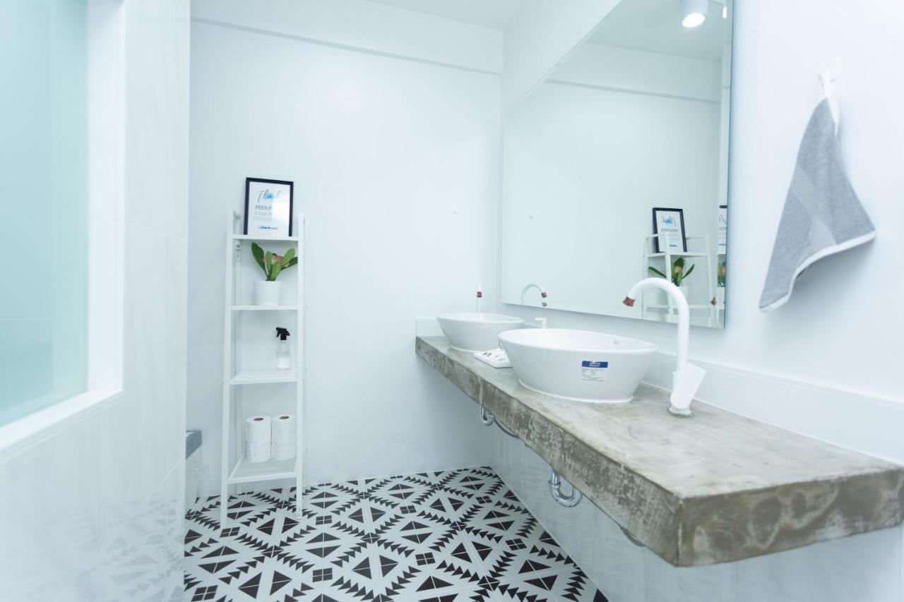 Harmony Silom Apartment Bangkok Exterior photo