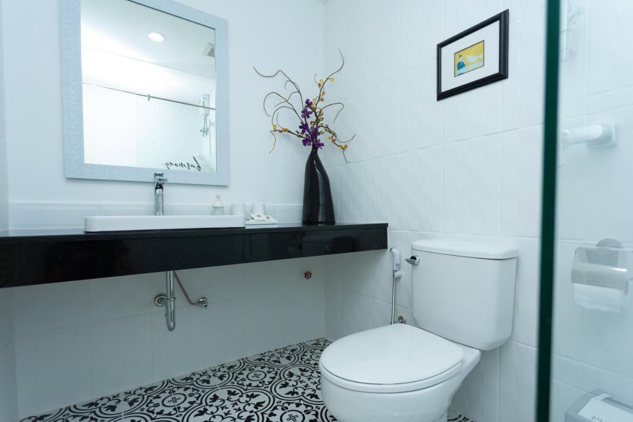 Harmony Silom Apartment Bangkok Exterior photo